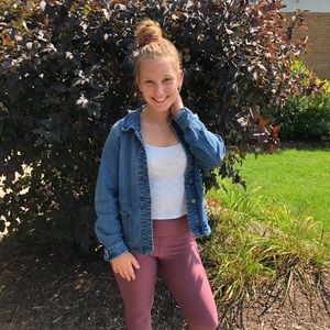 Meet your Posher, Caitlin